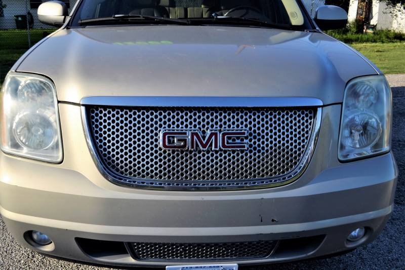 concession-auto-ST MARTIN VESUBIE-min_gmc-yukon-truck-grill-2828425